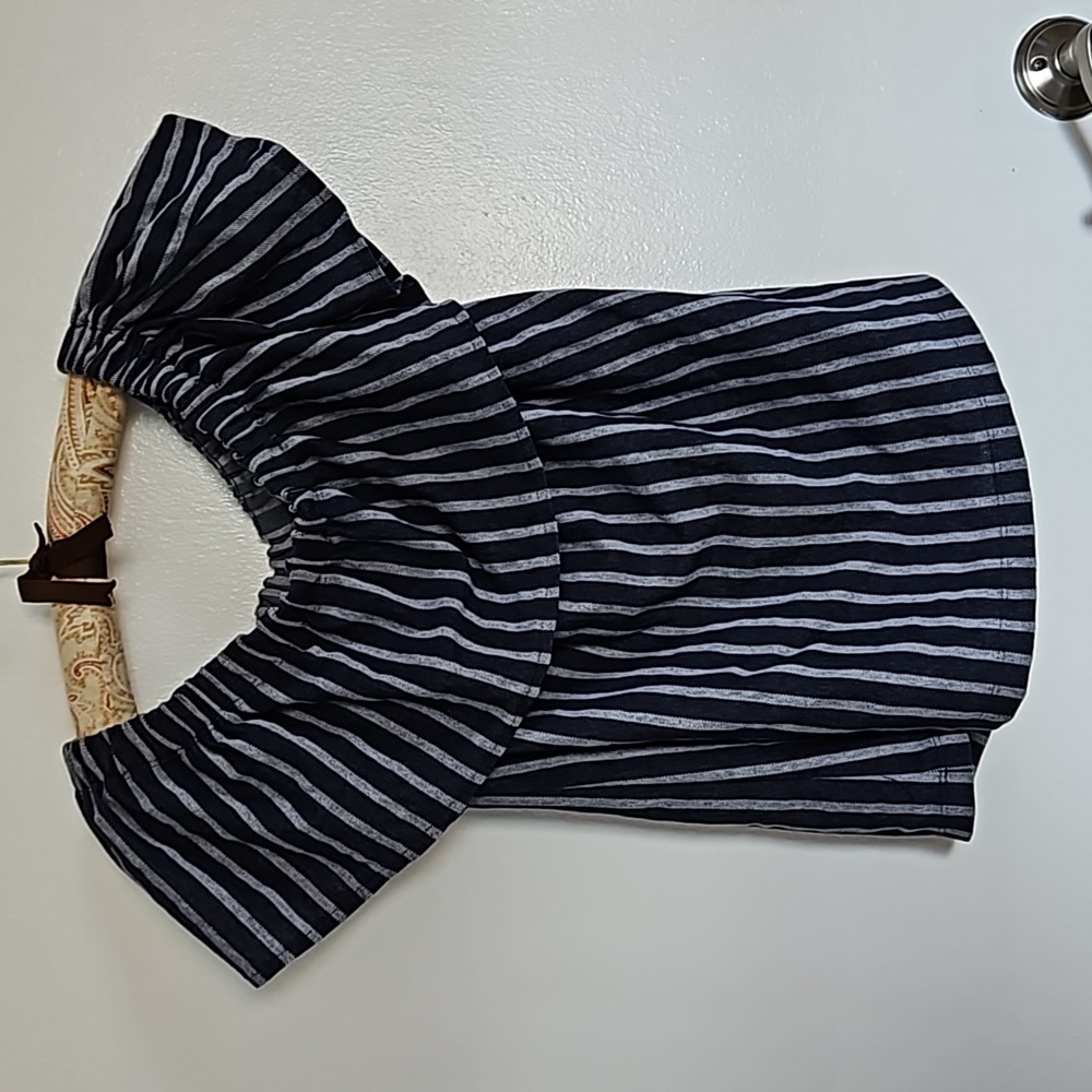 BANANA REPUBLIC blouse.  Denim look.  COTTON blend.💙🤍